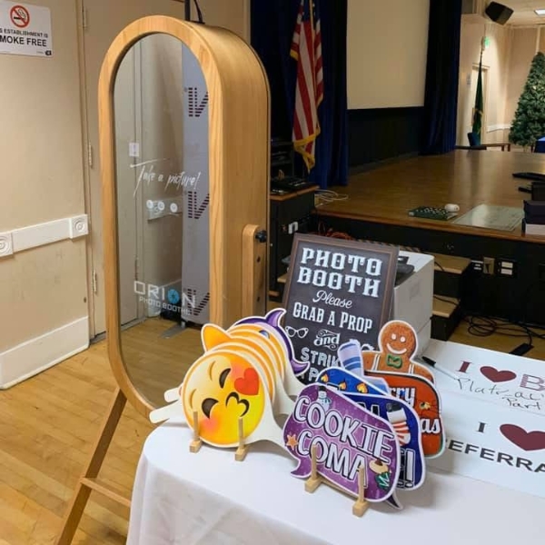 Image of a photo booth available from Orion Entertainment in Seattle, WA.