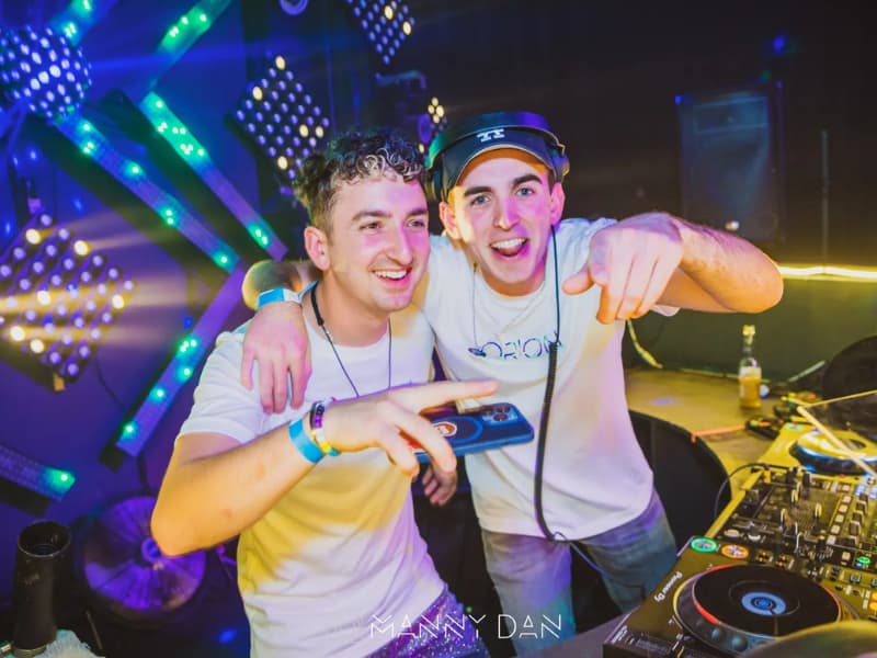 Example of a good club DJ.